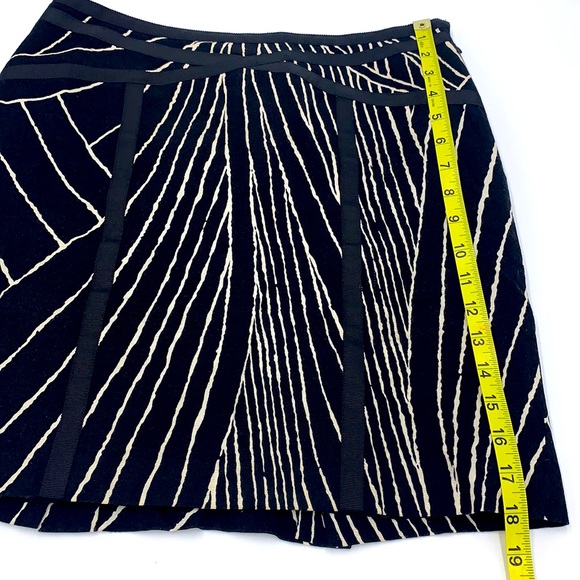 Ann Taylor Geometric Pattern Skirt (Black and White/Off White) Size 4P - Picture 16 of 16